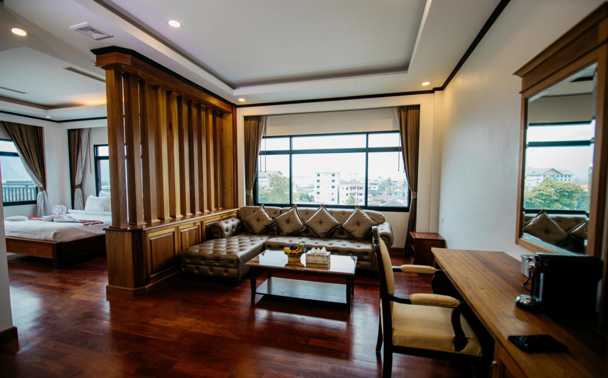 Sisombat Plaza Hotel Vang Vieng Exterior foto
