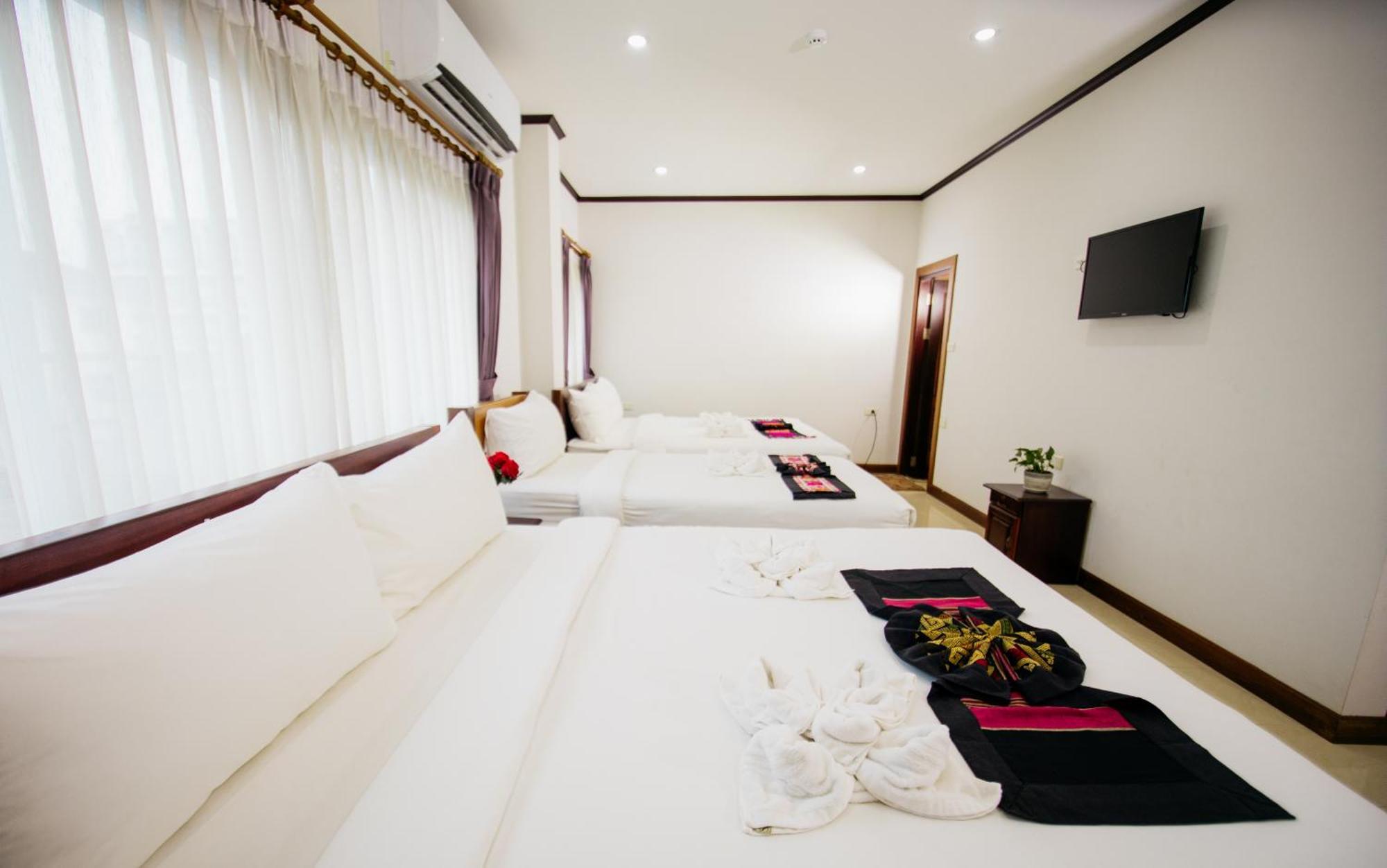 Sisombat Plaza Hotel Vang Vieng Exterior foto