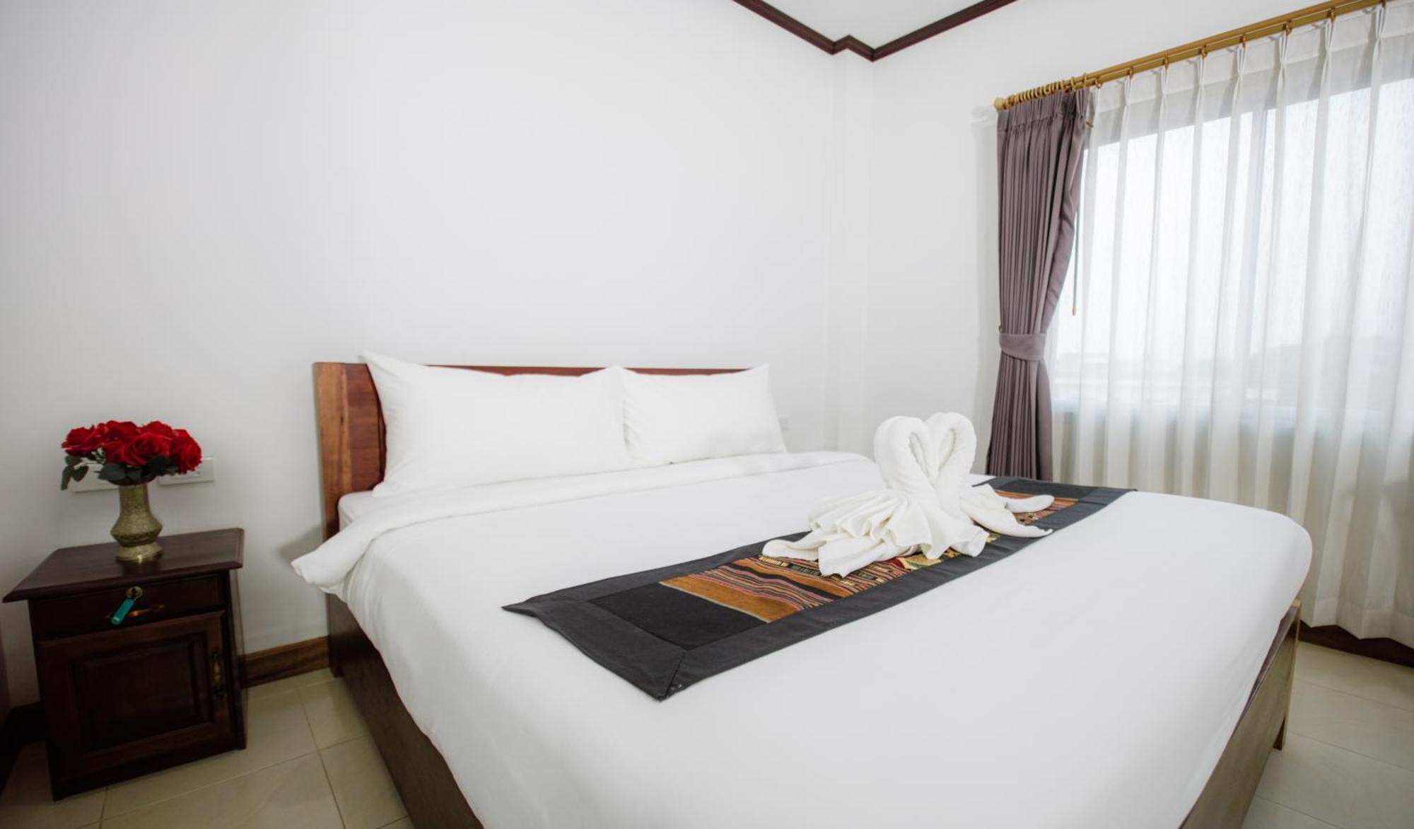 Sisombat Plaza Hotel Vang Vieng Exterior foto
