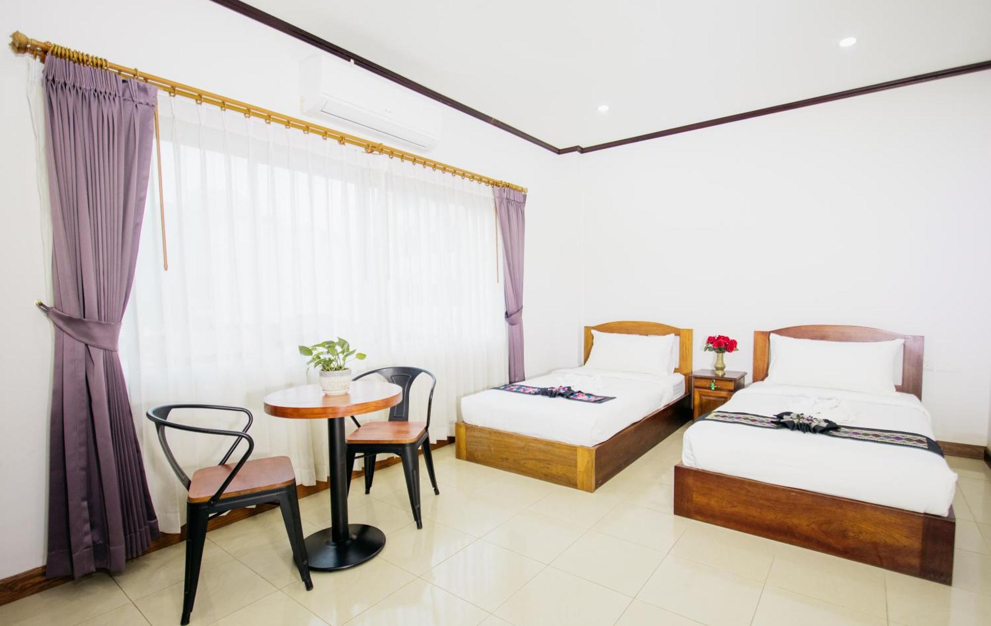 Sisombat Plaza Hotel Vang Vieng Exterior foto