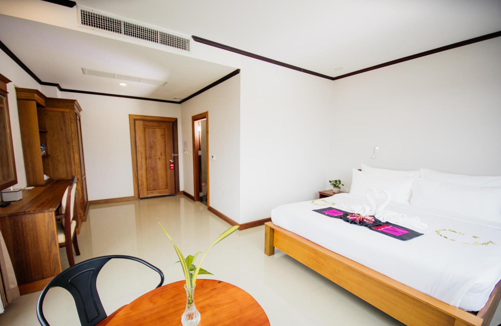 Sisombat Plaza Hotel Vang Vieng Exterior foto