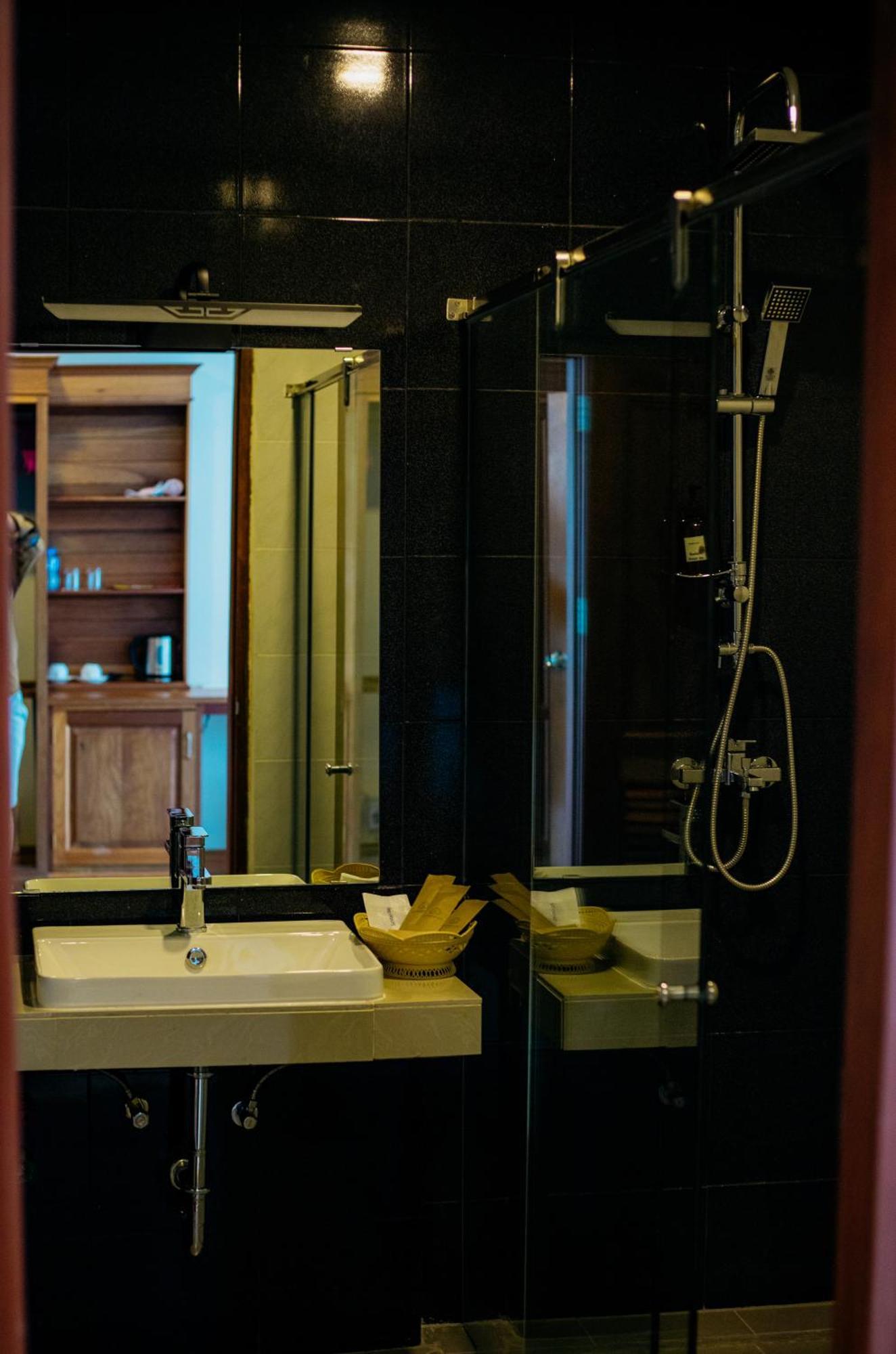 Sisombat Plaza Hotel Vang Vieng Exterior foto